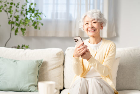 孤独死を防ぐには？家族・地域・住まいで安心の暮らしをつくる方法