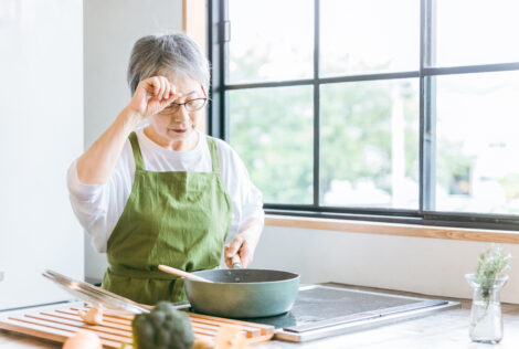 認知症でも一人暮らしは続けられる？限界のサインと支え方を解説