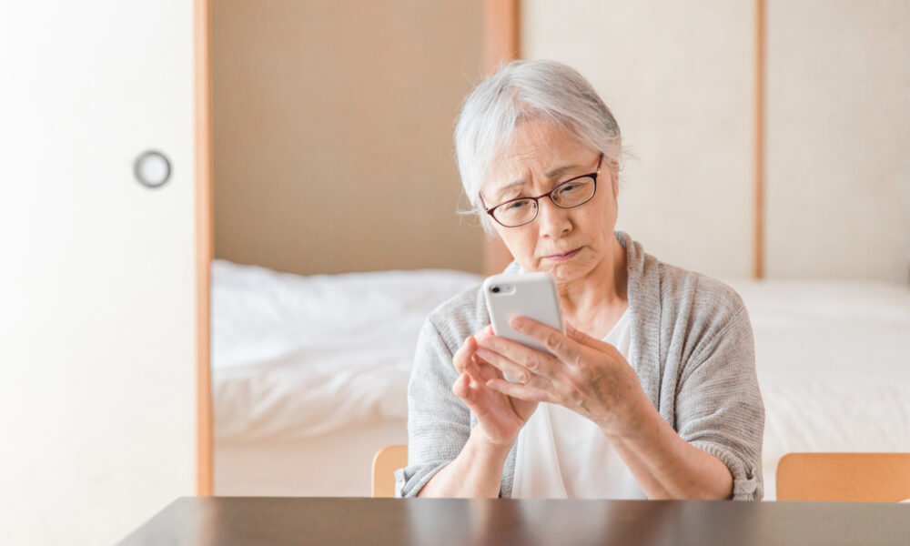 Elderly people struggle with home delivery services.